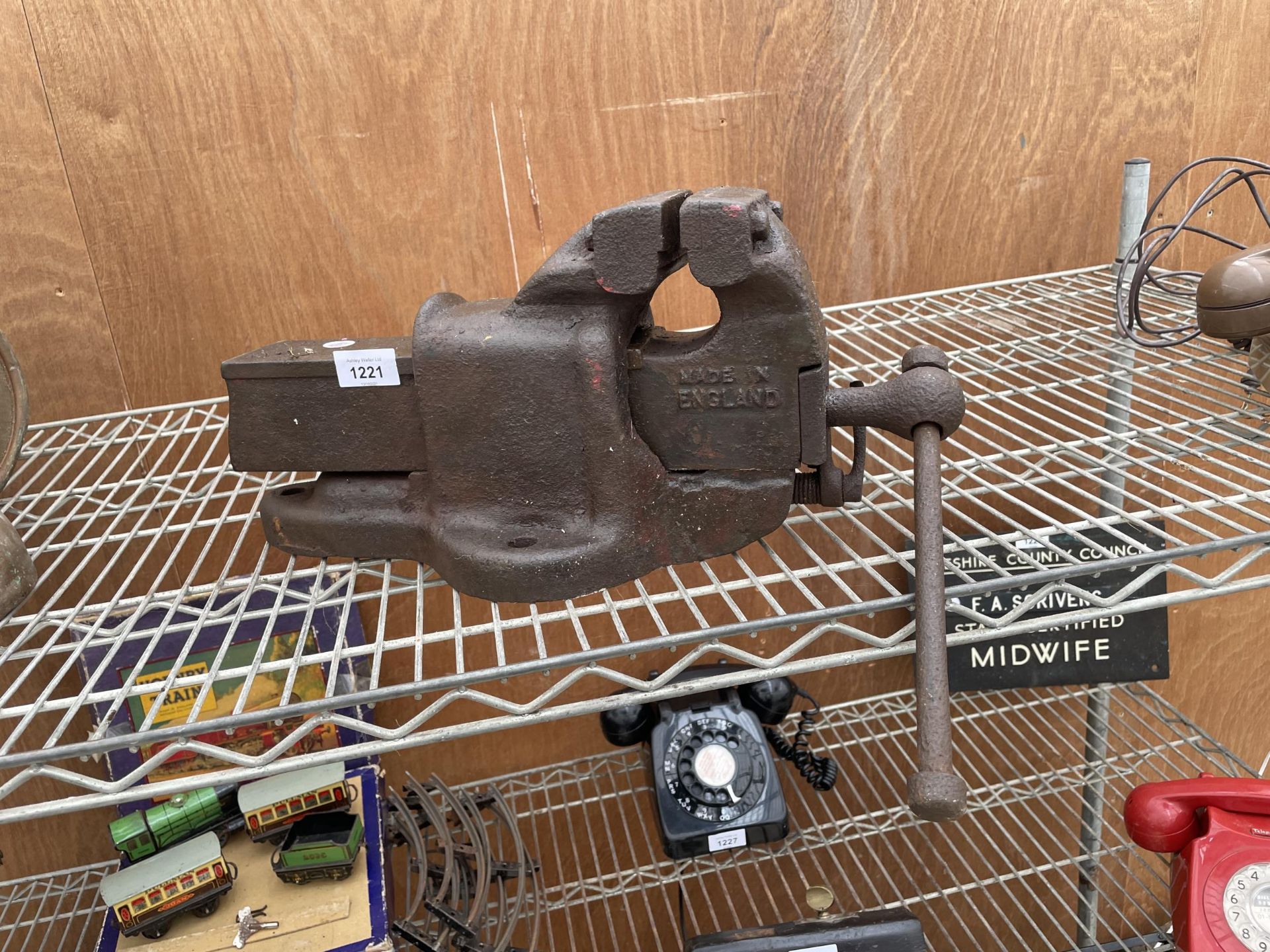 A VINTAGE BENCH VICE