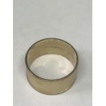 A 9 CARAT GOLD WEDDING BAND SIZE S GROSS WEIGHT 5.1 GRAMS