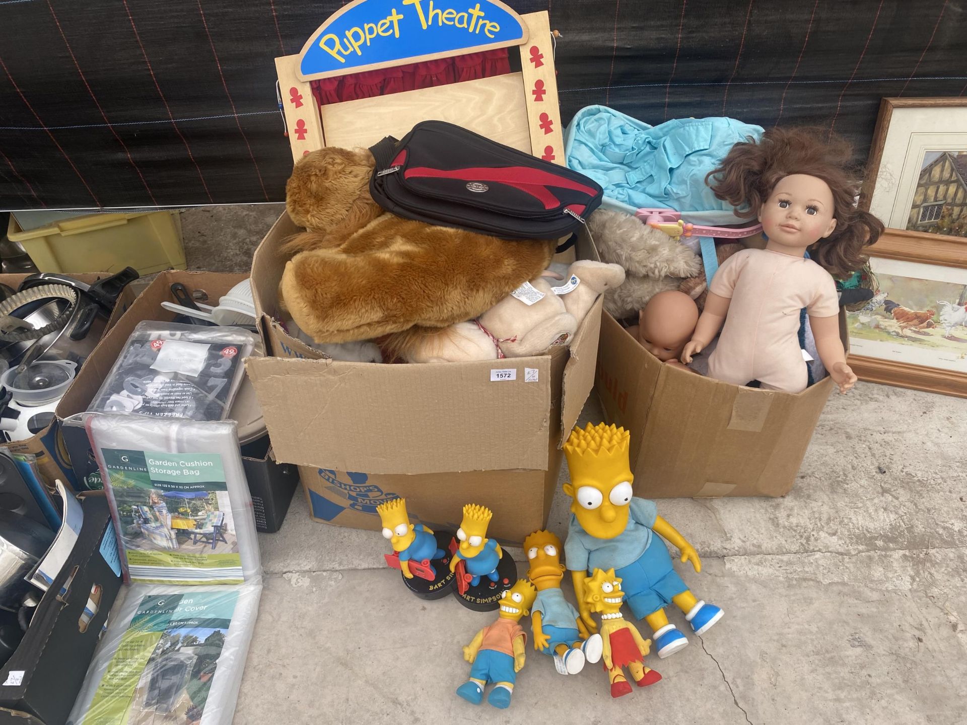 AN ASSORTMENT OF CHILDRENS TOYS AND DOLLS TO INCLUDE BART SIMPSON FIGURES