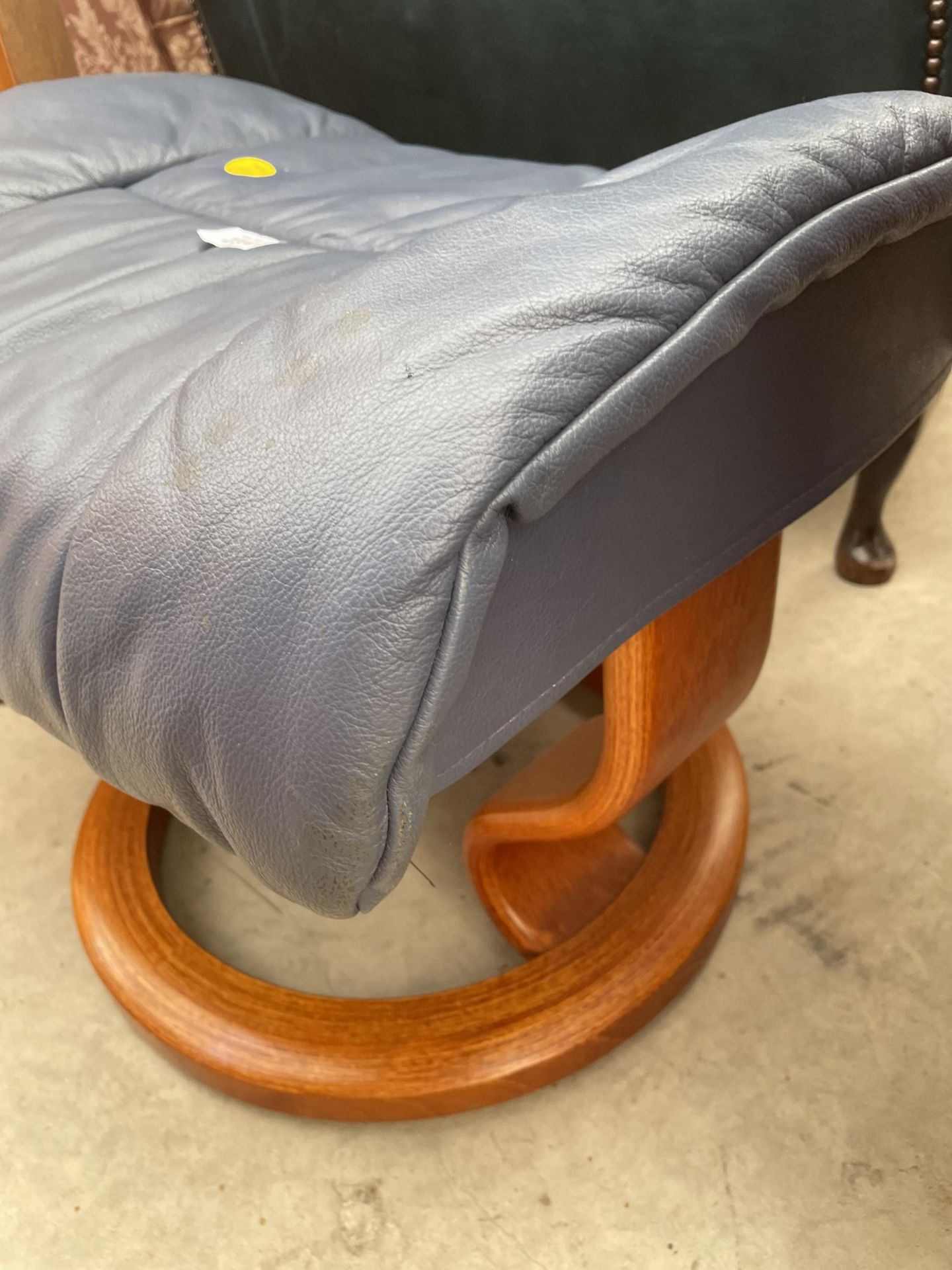 AN EKORNES STRESSLESS STOOL - Image 2 of 2