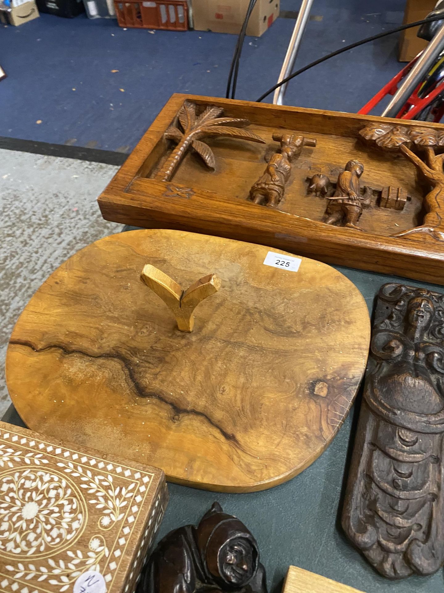 AN ASSORTMENT OF TREEN ITEMS TO INCLUDE A LOVELY CARVED WOODEN PANEL, OF A MAN AND WOMAN IN AN - Image 3 of 5