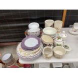 AN ASSORTMENT OF CERAMICS TO INCLUDE MILK JUG AND SUGAR BOWL, UTENSIL POTS AND VARIOUS PLATES ETC