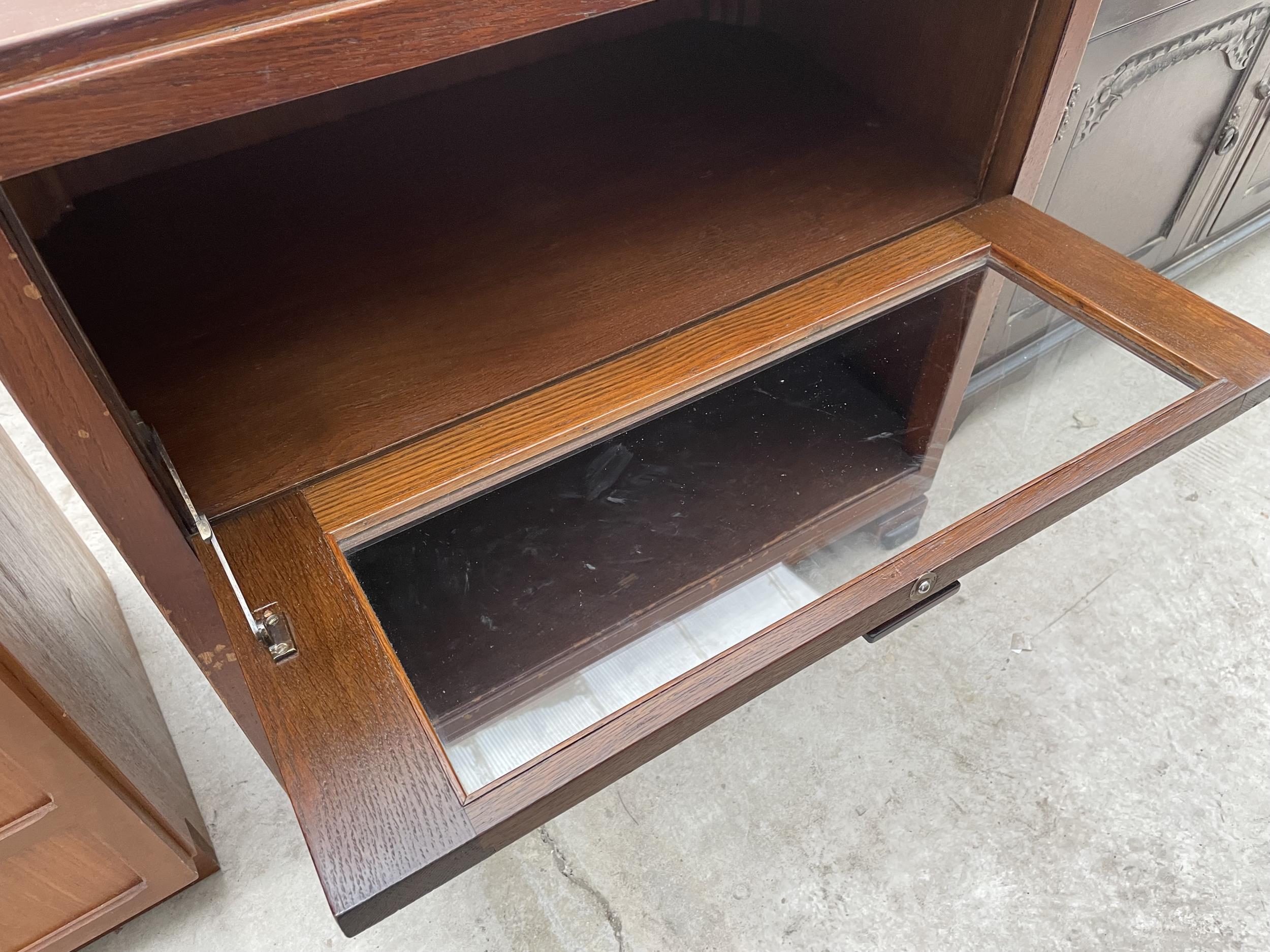 A MID 20TH CENTURY OAK CABINET WITH DROP-DOWN GLASS DOOR ON OPEN BASE, 30" WIDE - Image 4 of 4