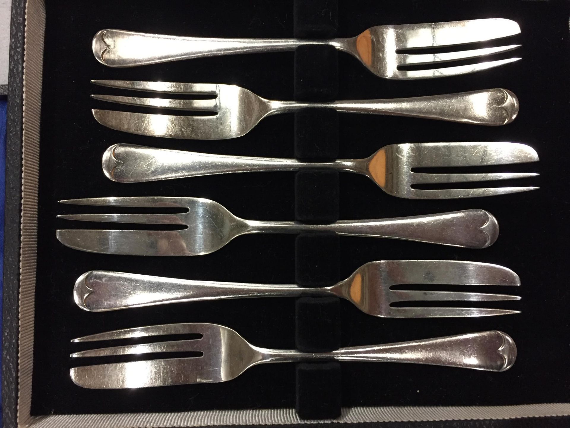 THREE BOXES OF FLATWARE TO INCLUDE KNIVES, FORKS AND TEASPOONS - Image 4 of 4