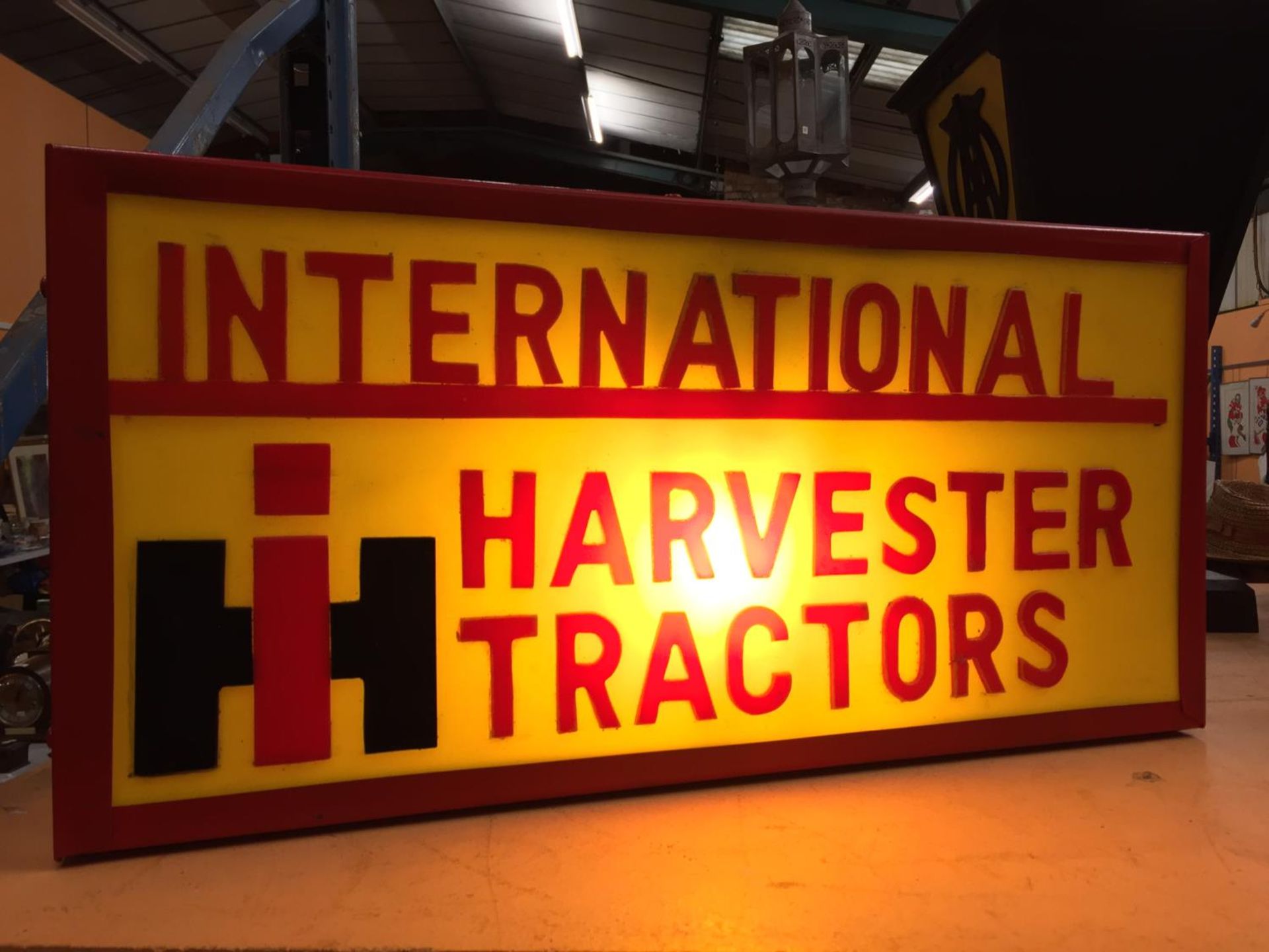 AN INTERNATIONAL HARVESTER TRACTORS ILLUMINATED LIGHT BOX SIGN - Image 2 of 3