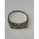 A 9 CARAT GOLD RING WITH FIVE IN LINE CLEAR AND RED STONES SIZE I