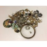A VINTAGE COLLECTION OF RINGS, BANGLES, PENDANTS, EARRINGS AND BROOCHES. SOME SIGNED