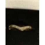 A 9 CARAT GOLD RING IN A WISHBONE DESIGN WITH CLEAR STONES POSSIBLY DIAMONDS SIZE N/O GROSS WEIGHT