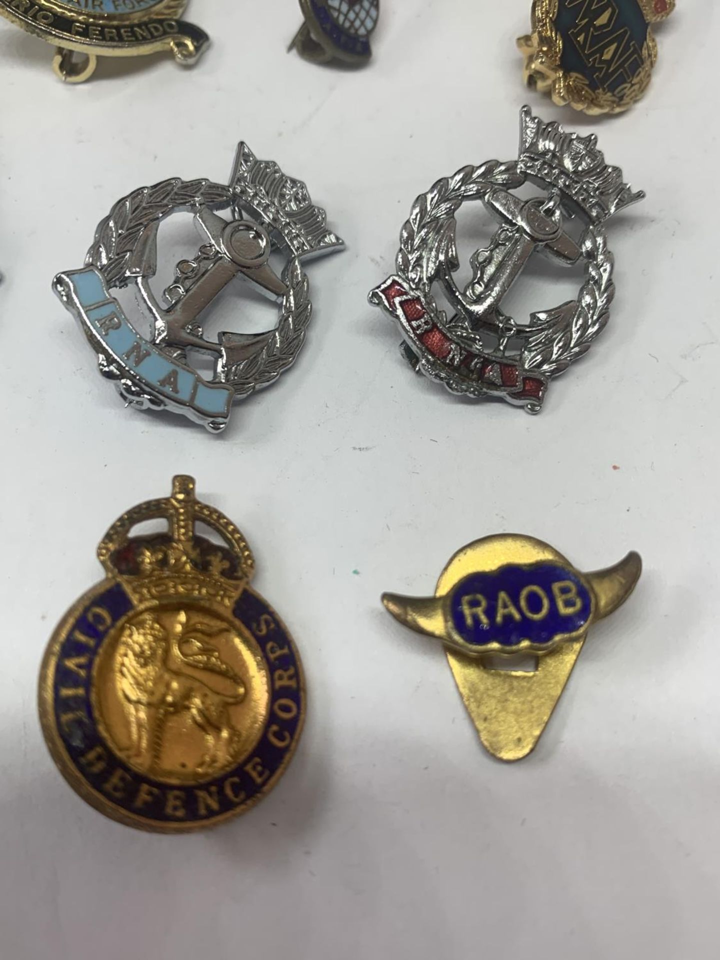 FIFTEEN VARIOUS MILITARY BADGES - Image 5 of 5