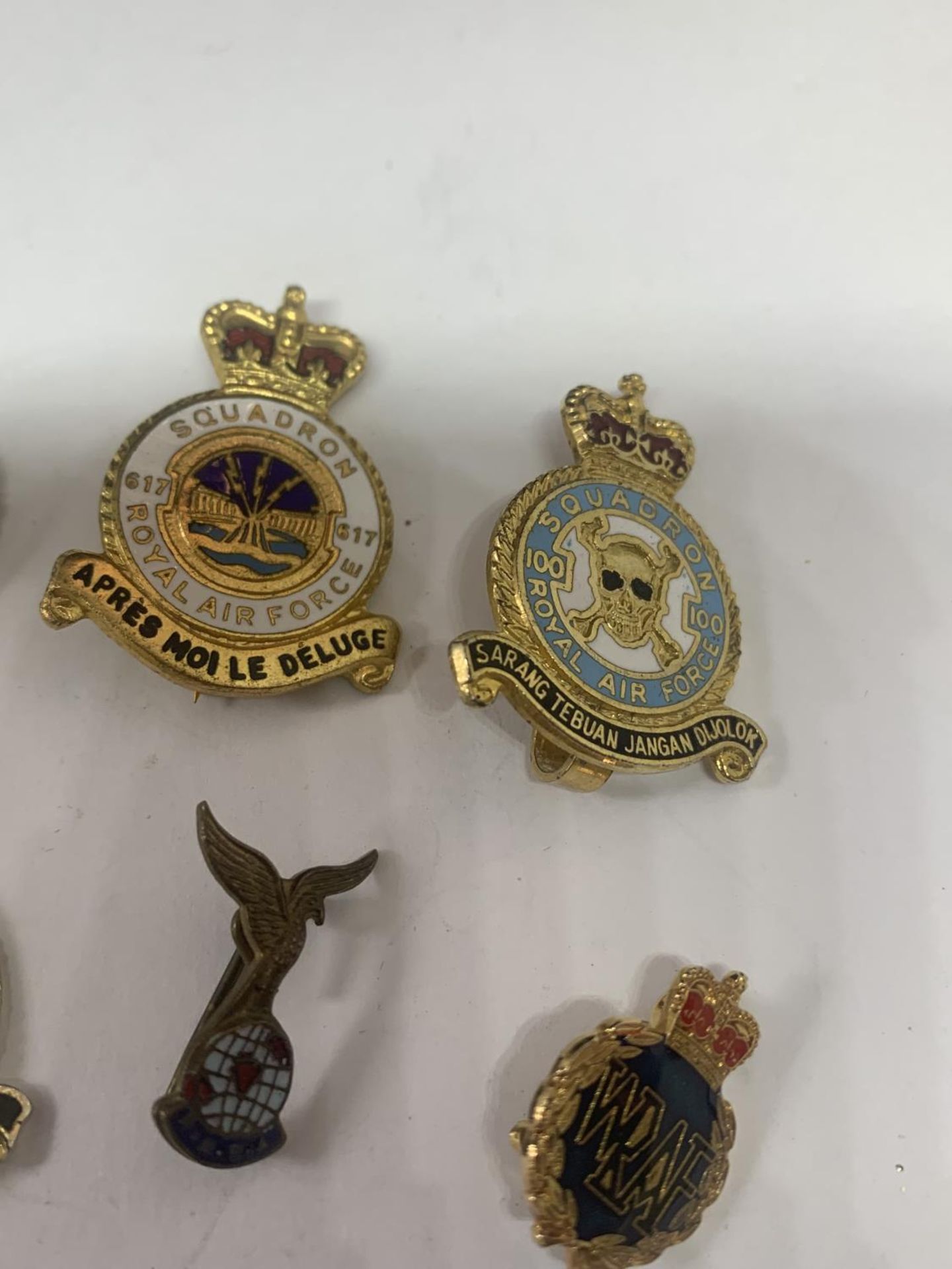 FIFTEEN VARIOUS MILITARY BADGES - Image 3 of 5