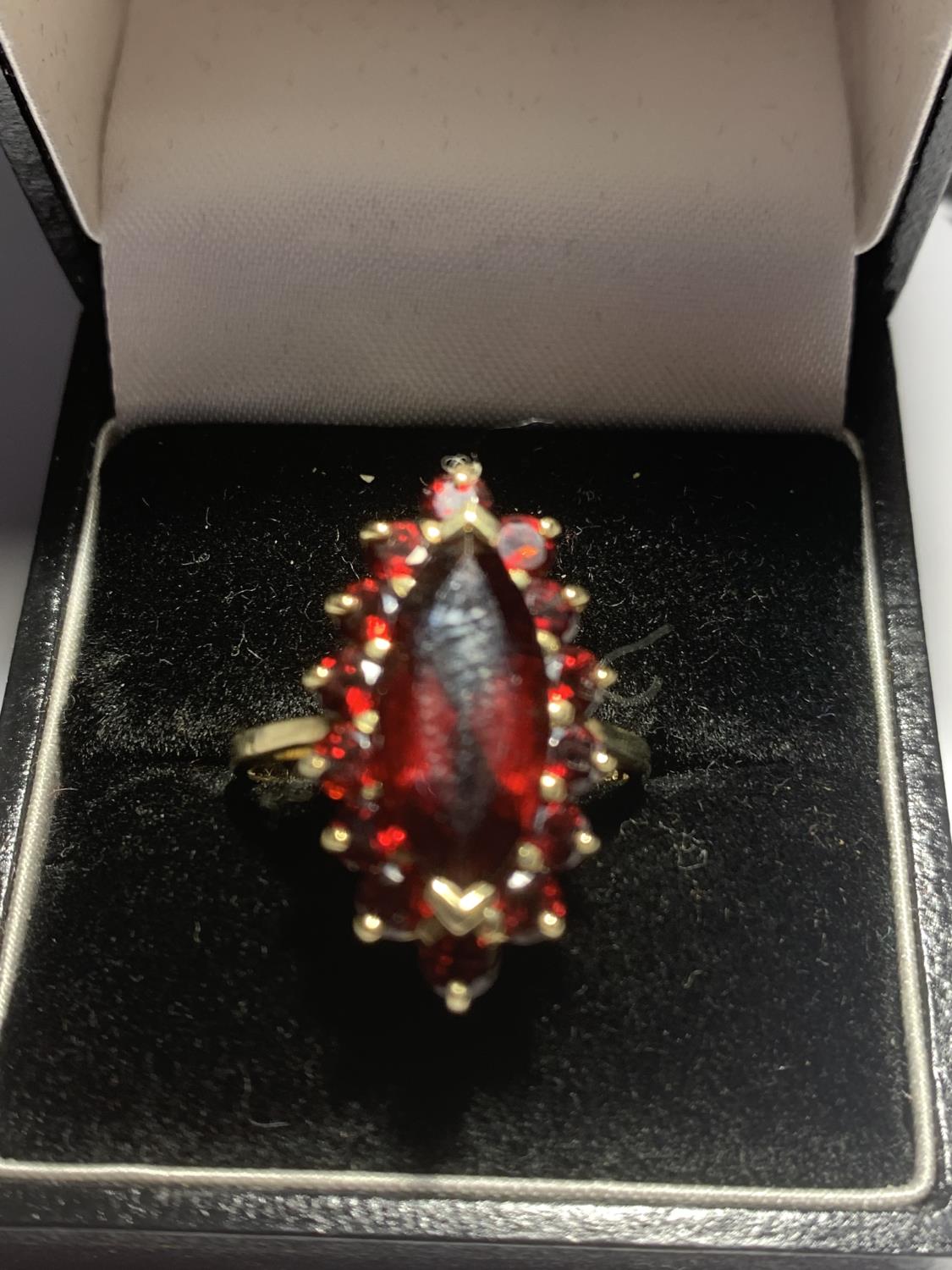 A 9 CARAT GOLD RING MARKED 375 WITH A LARGE RED STONE SIZE P GROSS WEIGHT 3.7 GRAMS