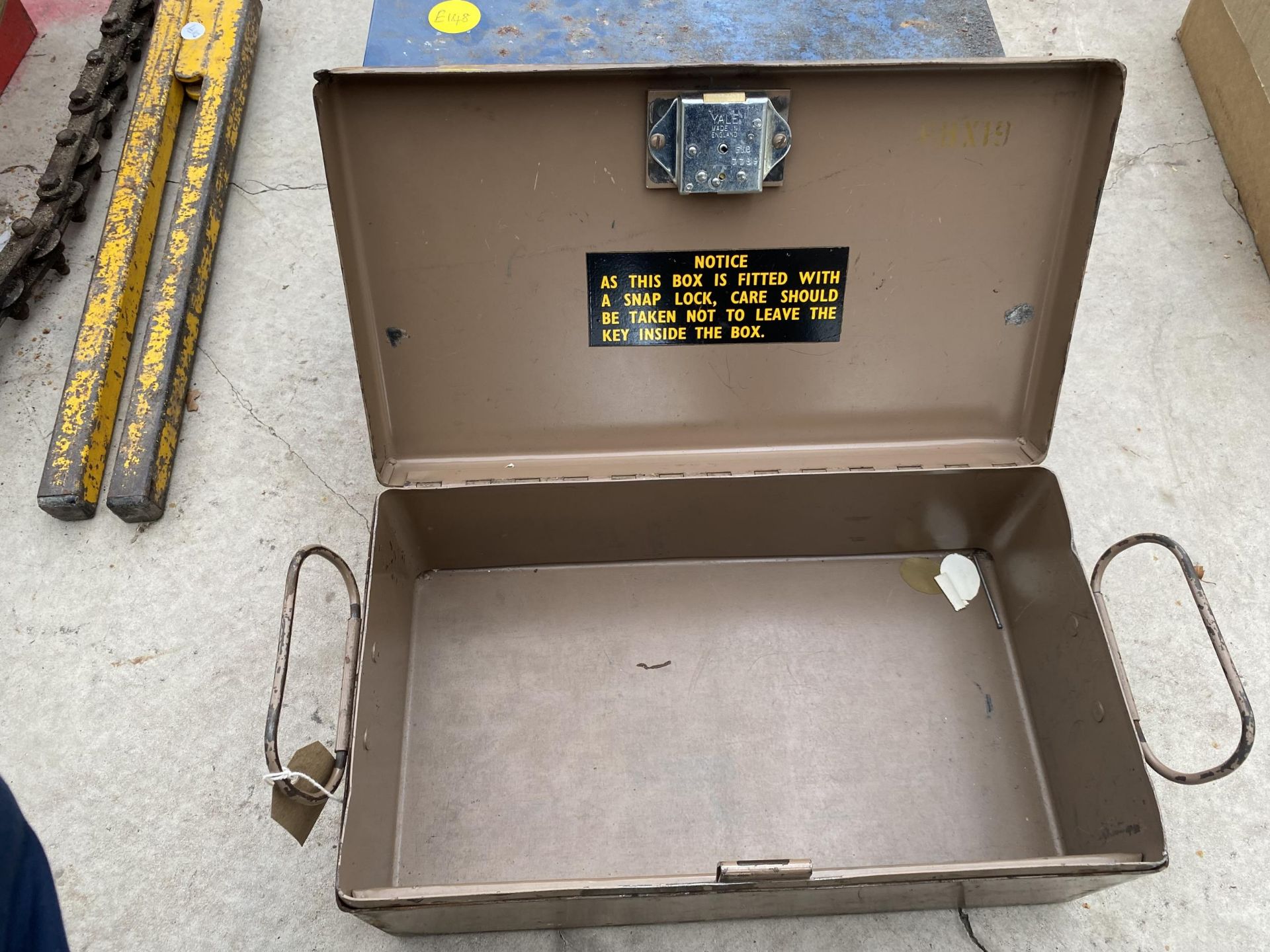 A VINTAGE FUEL CAN WITH BRASS TOP, TWO STOARGE CONTAINERS AND A FURTHER FUEL CAN - Image 3 of 6