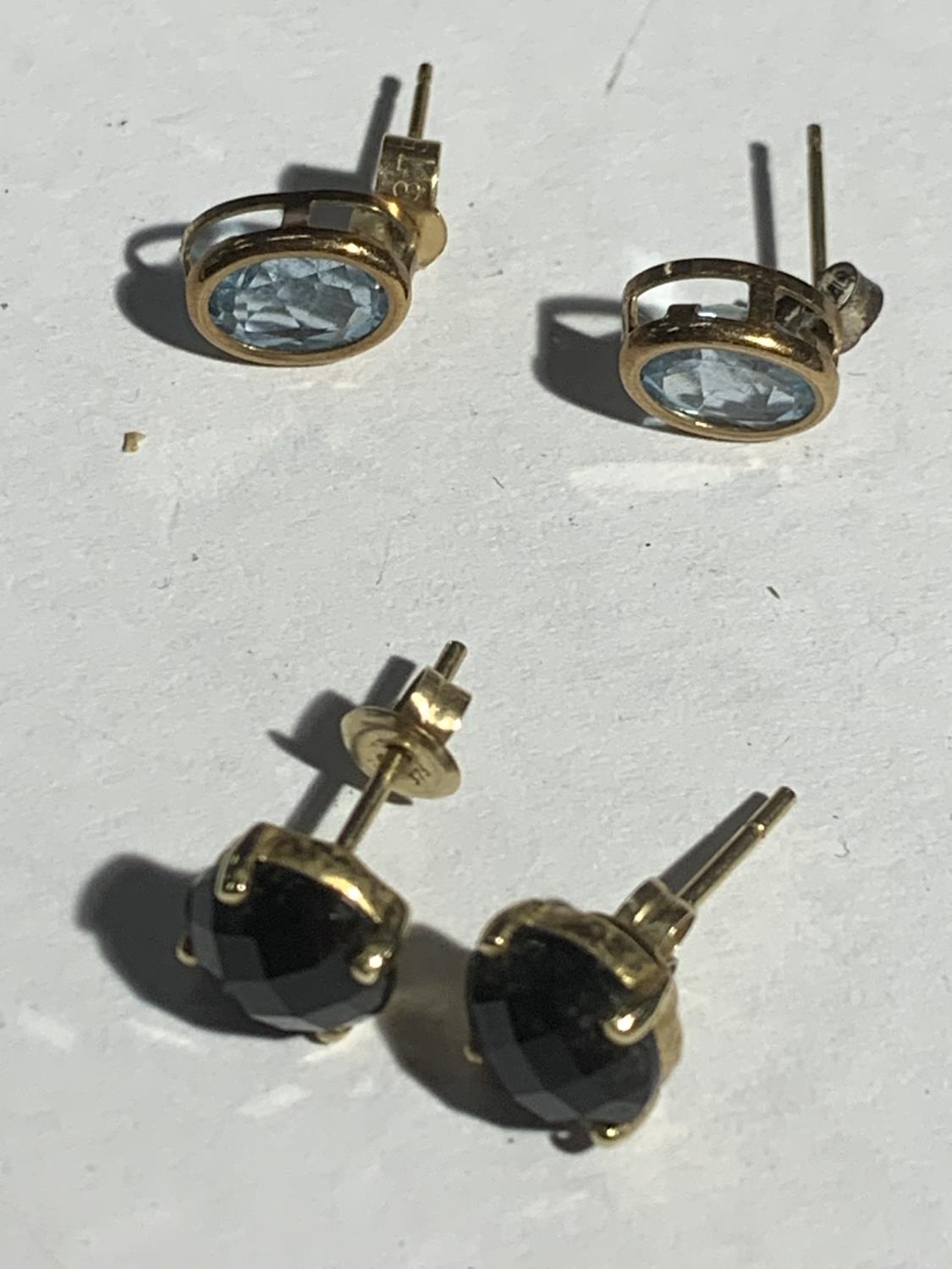 TWO PAIRS OF 9 CARAT GOLD EARRINGS GROSS WEIGHT 3.1 GRAMS