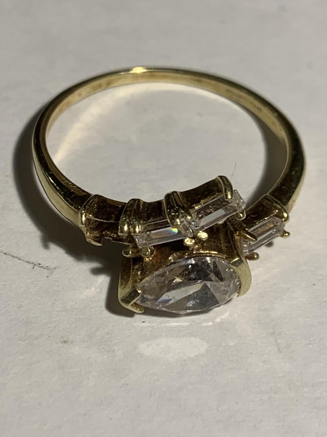 A 9 CARAT GOLD RING WITH CLEAR STONES SIZE P GROSS WEIGHT 3.1 GRAMS (A/F STONE MISSING) - Image 2 of 3