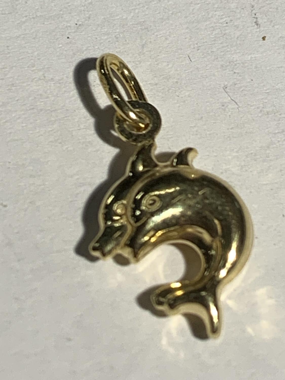 TWO 9 CARAT GOLD CHARMS - A HEDGEHOG AND DOLPHINS GROSS WEIGHT 3.2 GRAMS - Image 3 of 3