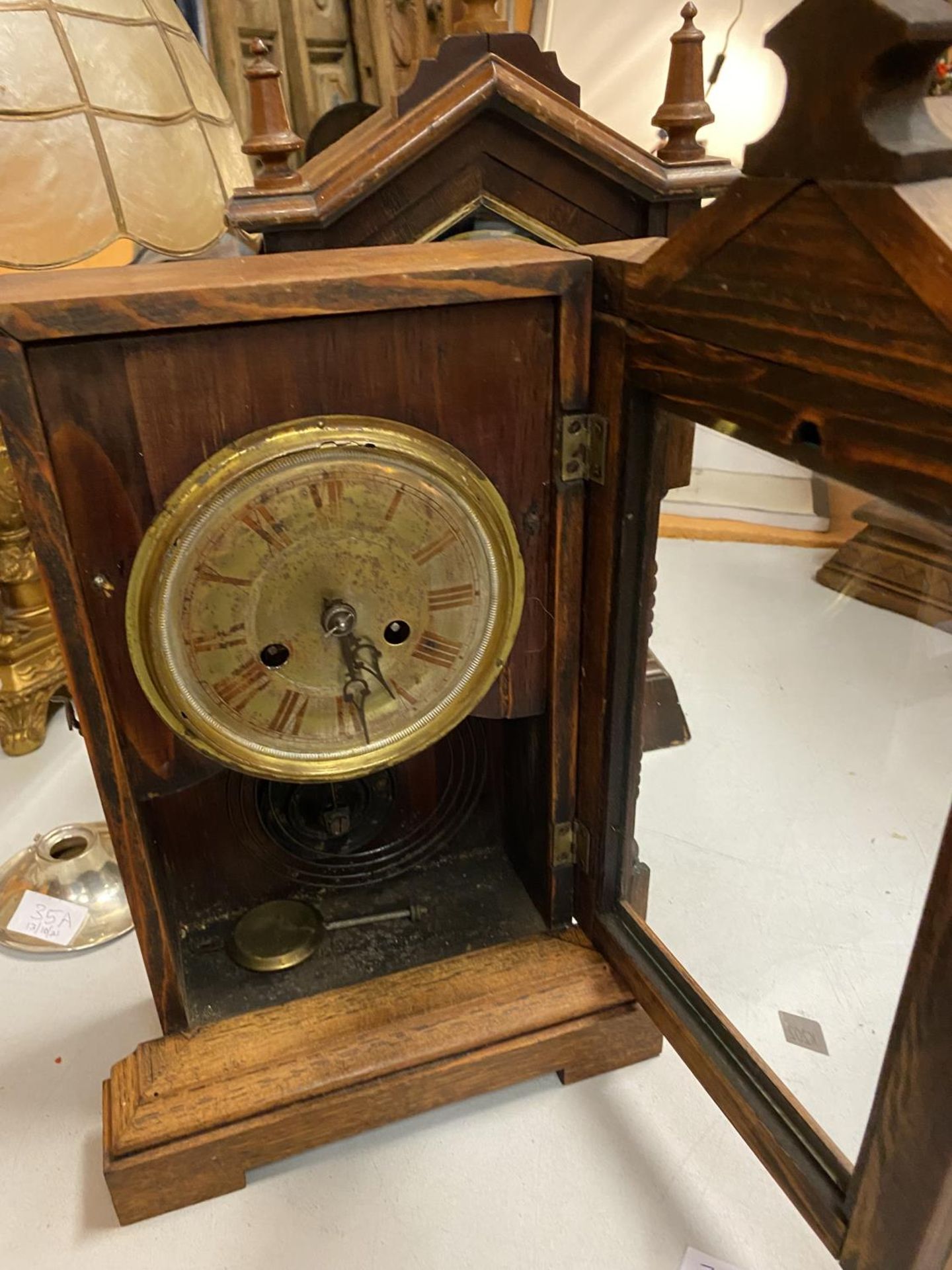 A VINTAGE AMERICAN WOODEN CASE CLOCK WITH A FRONT OPENING FACE - Image 2 of 3