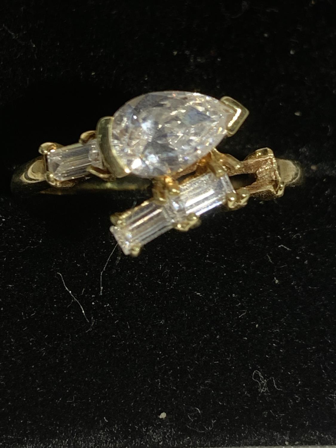 A 9 CARAT GOLD RING WITH CLEAR STONES SIZE P GROSS WEIGHT 3.1 GRAMS (A/F STONE MISSING)