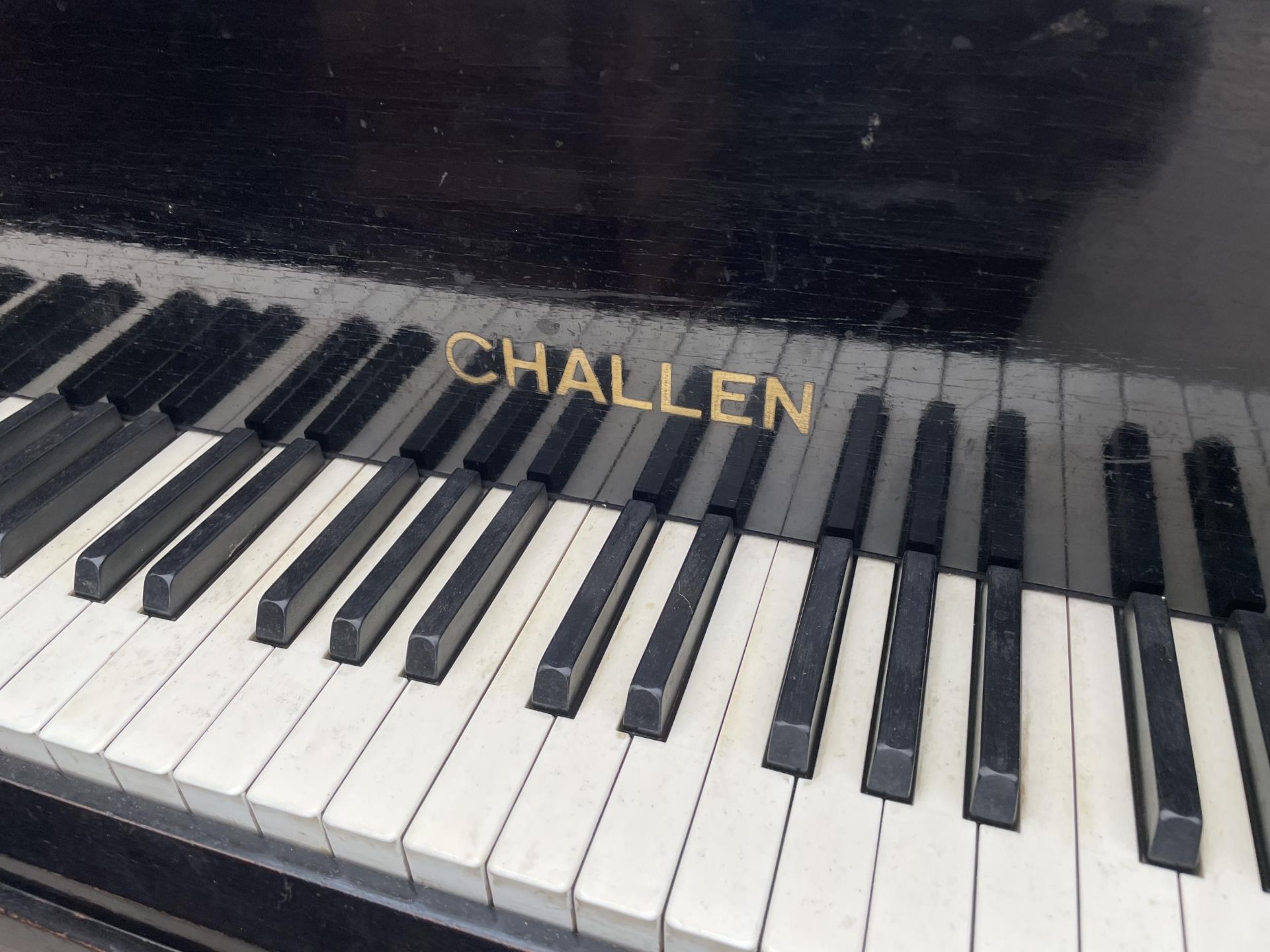 AN EBONISED CHALLEN BABY GRAND PIANO (CHALLEN LONDON EST 1804), 53" IN LENGTH - Image 3 of 4