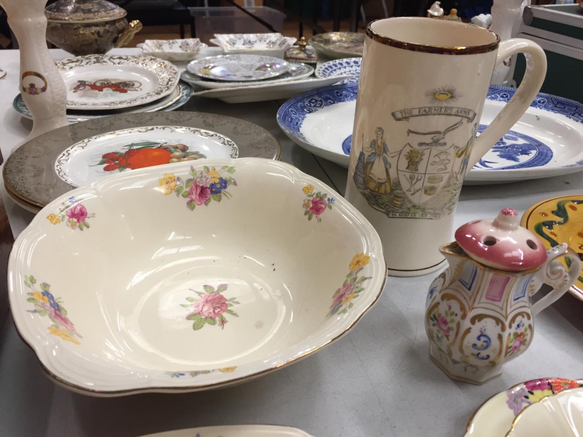 A LARGE QUANTITY OF CERAMICS TO INCLUDE CHELSON CHINA MANUFACTURED FOR HARRODS, THREE PIECES A/F, - Image 7 of 7