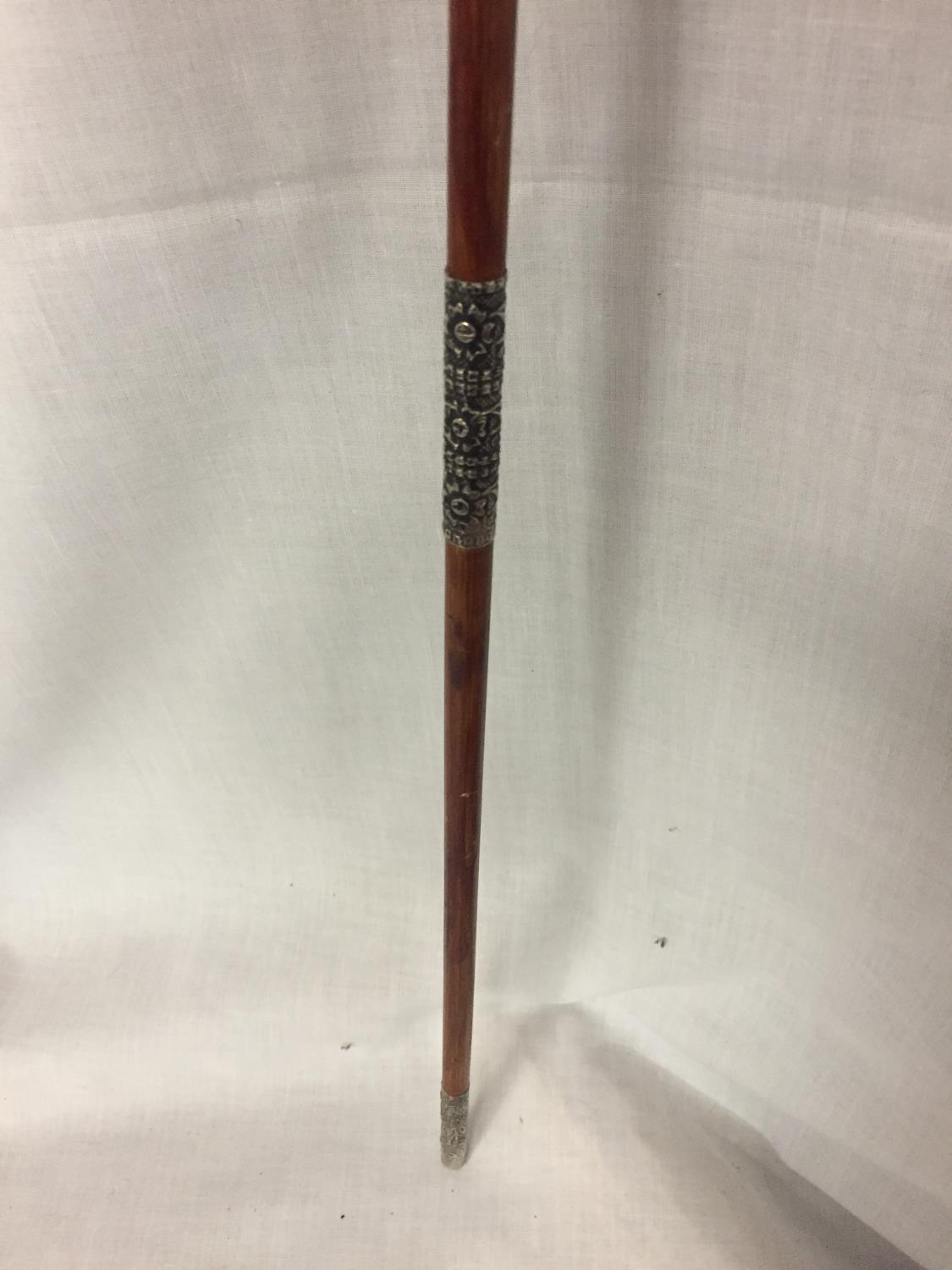 A LADIES SILVER CANE WALKING STICK - Image 4 of 5