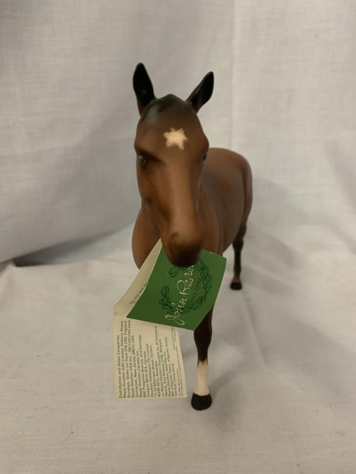 A BESWICK MATT BAY THOROUGHBRED HORSE FIGURINE - Image 2 of 6