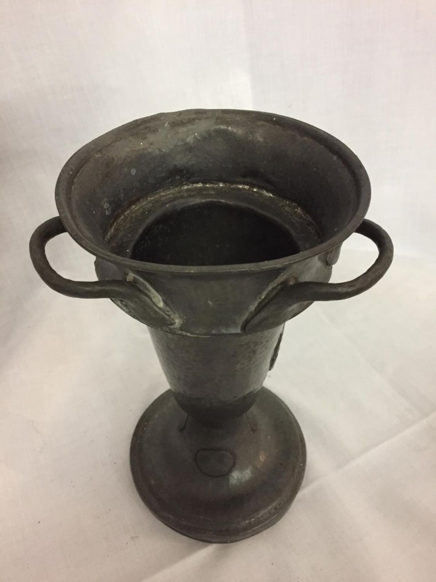 A LEADLESS PEWTER ROUNDHEAD TRI HANDLED URN - Image 2 of 3