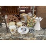 AN ASSORTMENT OF ITEMS TO INCLUDE TREEN BOWLS, CERAMIC JUGS AND FURTHER CERAMIC MUGS ETC