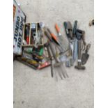AN ASSORTMENT OF HAND TOOLS TO INCLUDE GARDEN SHEARS, HAMMERS AND SCREW DRIVERS ETC