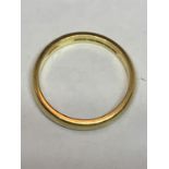 A 22 CARAT GOLD WEDDING BAND SIZE N/O GROSS WEIGHT 4 GRAMS