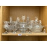 AN ASSORTMENT OF GLASS WARE TO INCLUDE SHERRY GLASSES, DESSERT BOWLS AND TRIFLE BOWLS ETC