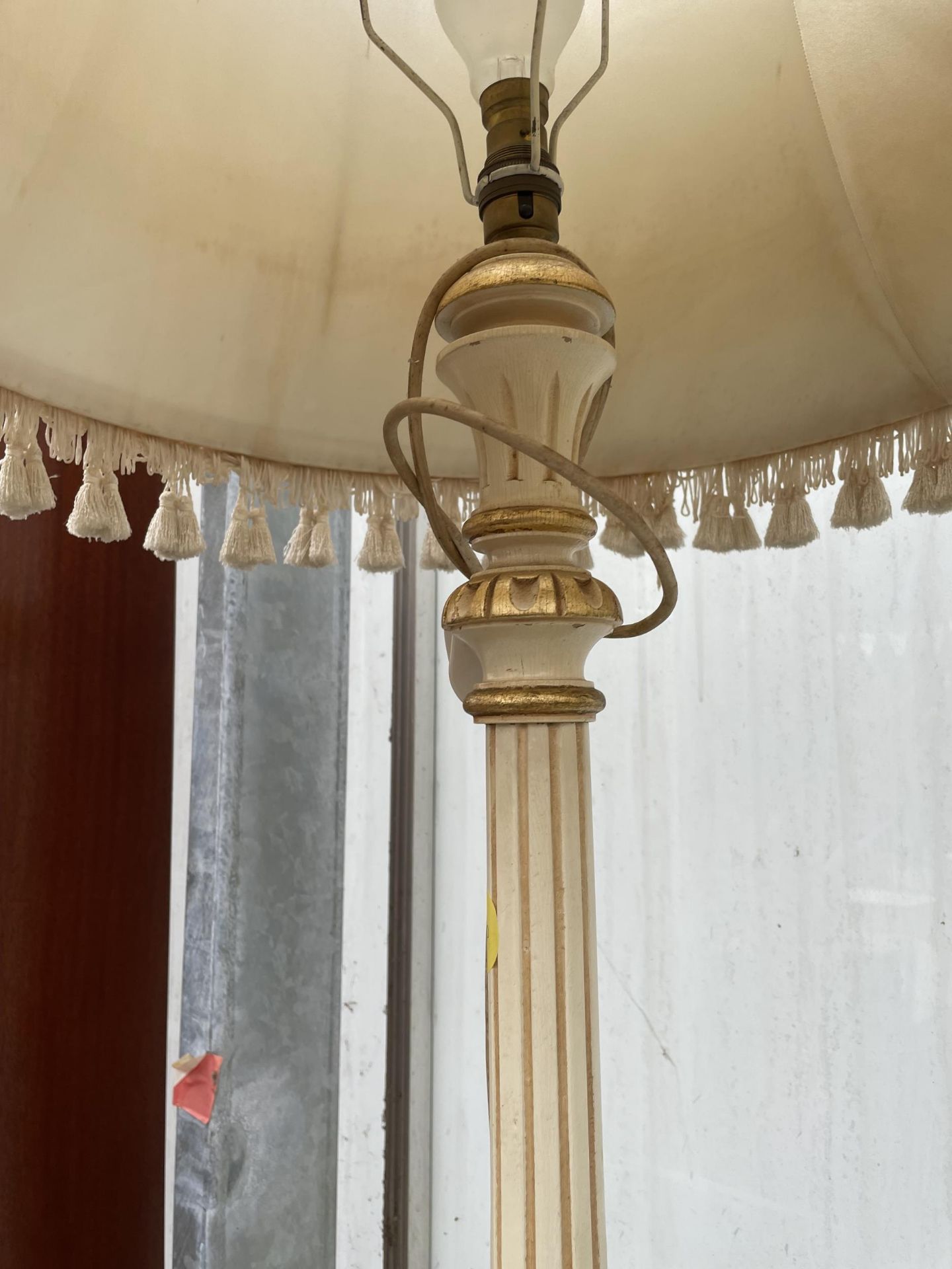 A CREAM AND GILT STANDARD LAMP ON TURNED AND FLUTED COLUMN, COMPLETE WITH SHADE - Image 2 of 3