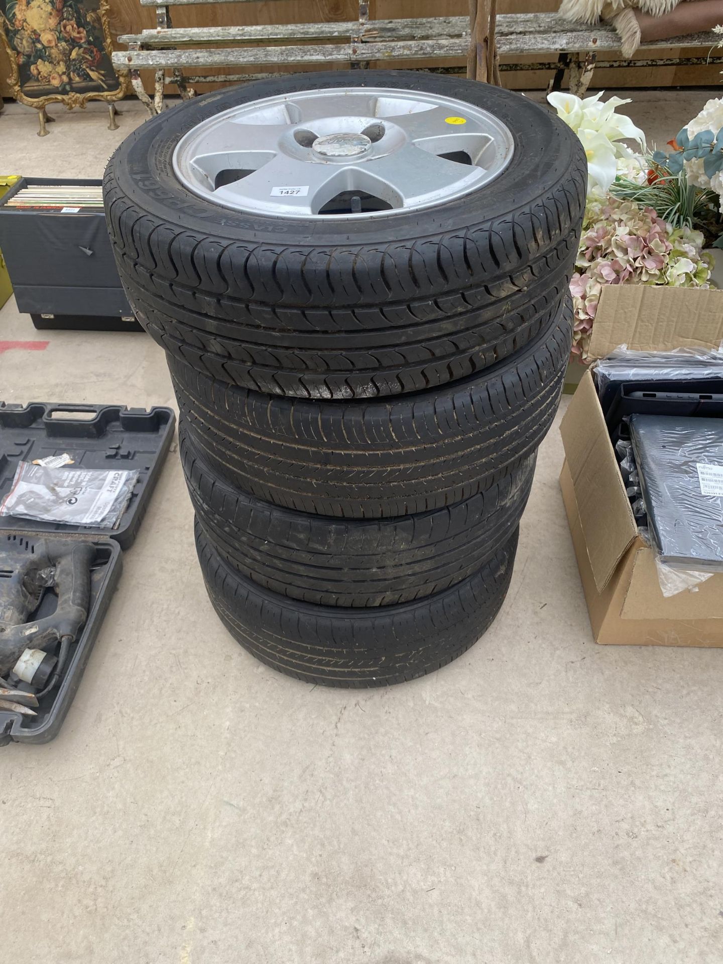 FOUR FORD WHEELS WITH ARROWSPEED 185/55R14 TYRES