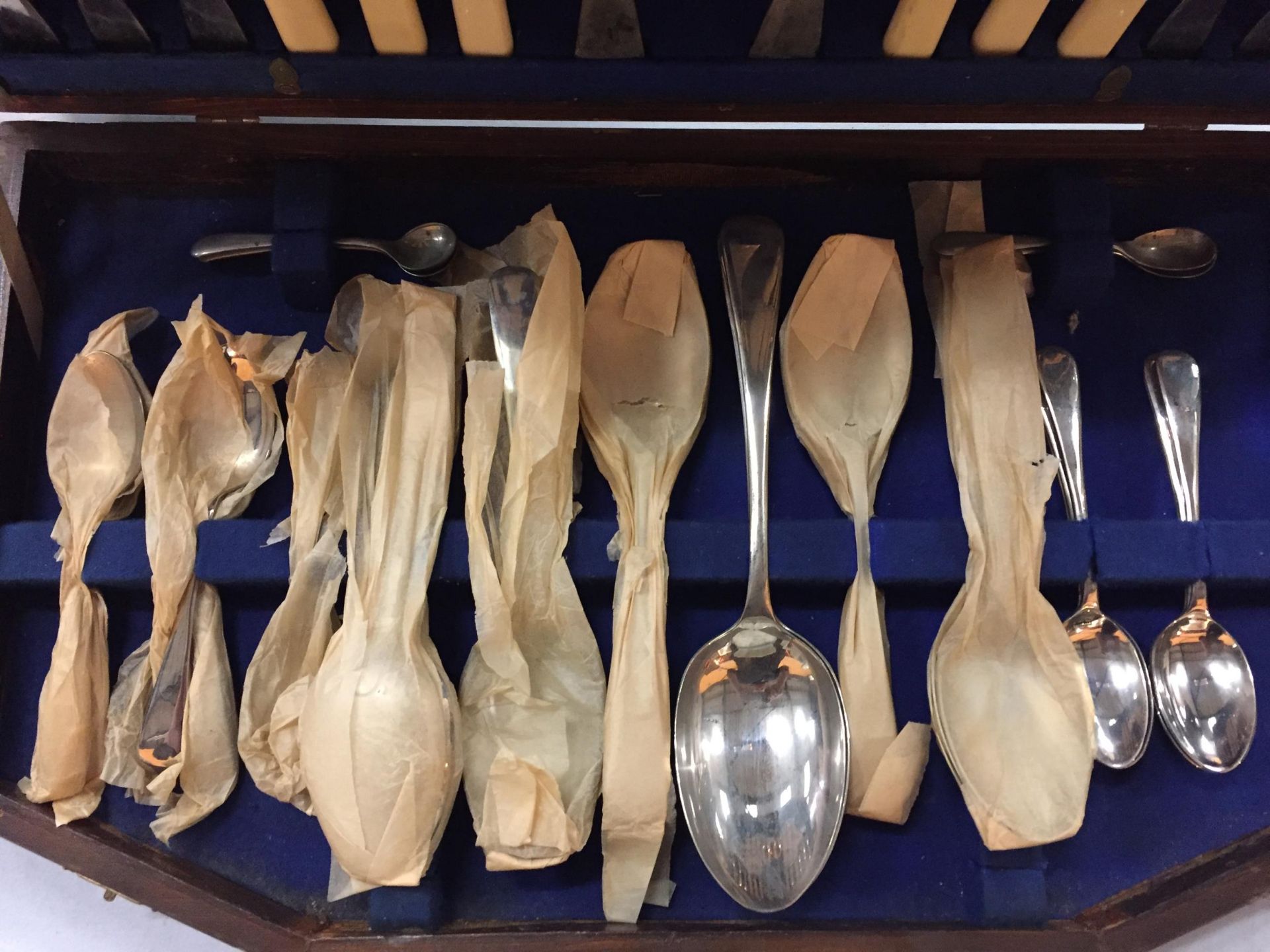 NICKLE PLATED FLATWARE IN A MAHOGANY BOX - Image 2 of 4