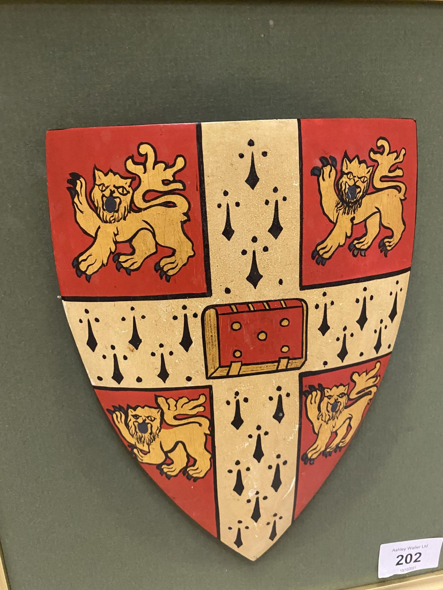 A FRAMED HERALDIC COAT OF ARMS - Image 2 of 3