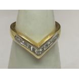 AN 18 CARAT GOLD RING IN A WISHBONE DESIGN WITH IN LINE DIAMONDS SIZE M/N