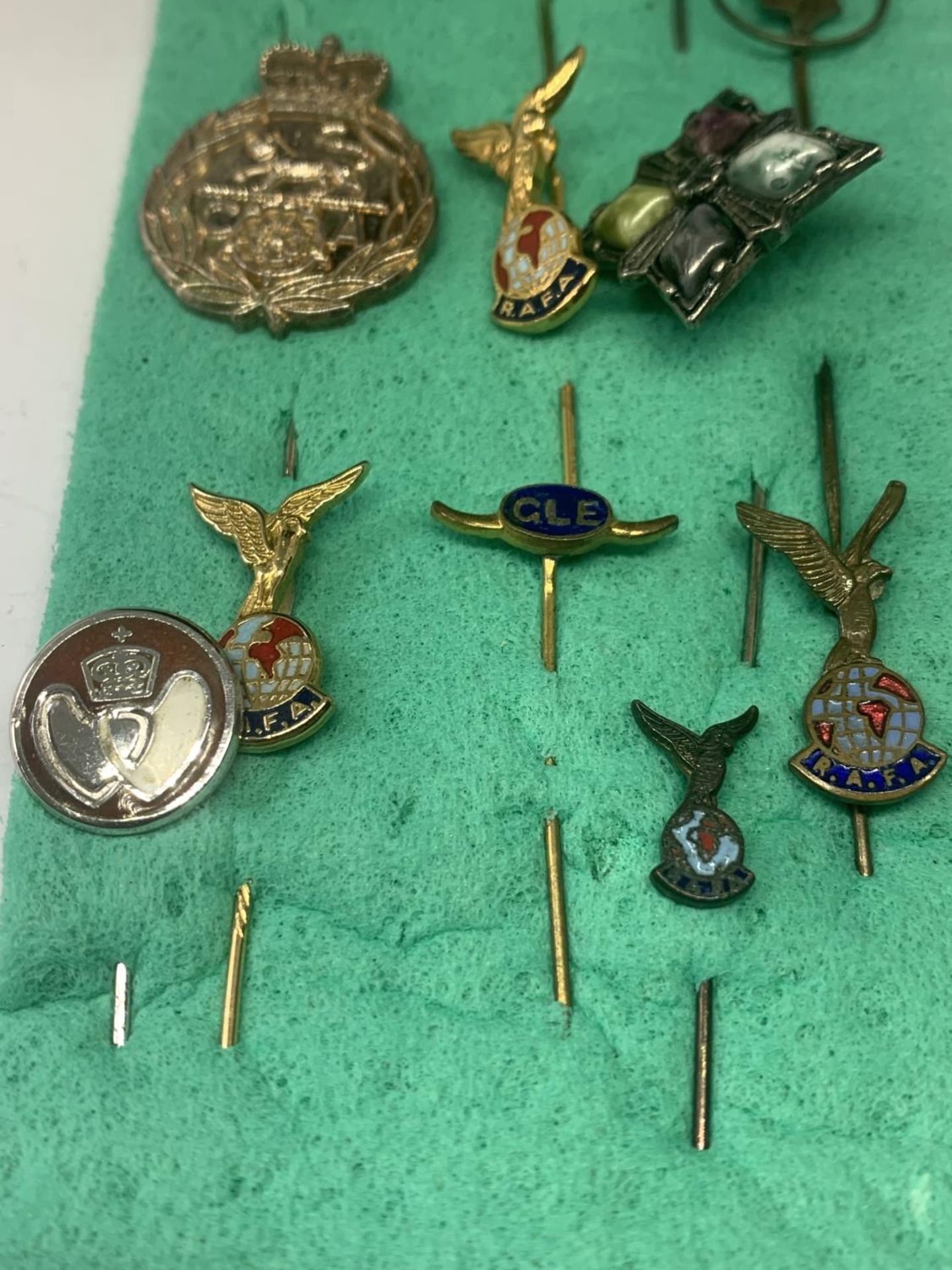 VARIOUS ASSORTED PIN BADGES - Image 4 of 4