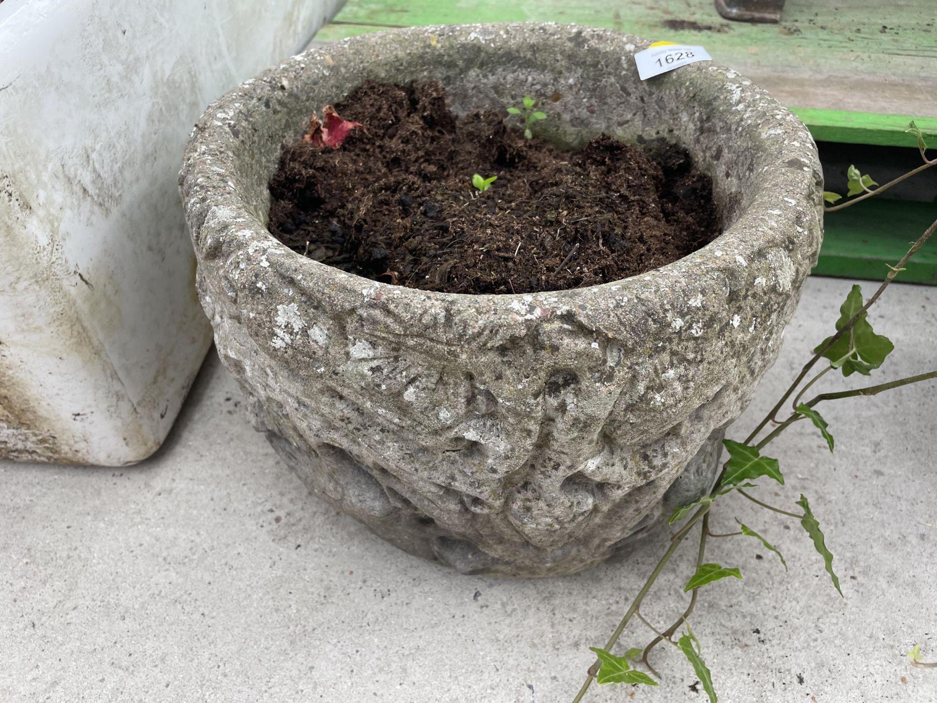 A STONE EFFECT PLANTER AND A FURTHER CERAMIC PLANTER - Image 2 of 3