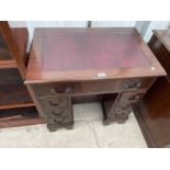 A REPRODUCTION MAHOGANY KNEEHOLE DESK, 30 X 20", WITH INSET LEATHER TOP