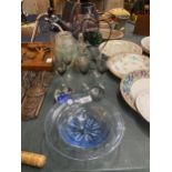 A QUANTITY OF GLASSWARE TO INCLUDE COLOURED GLASSES, A LARGE COLOURED BRANDY GLASS, PAPERWEIGHTS ETC