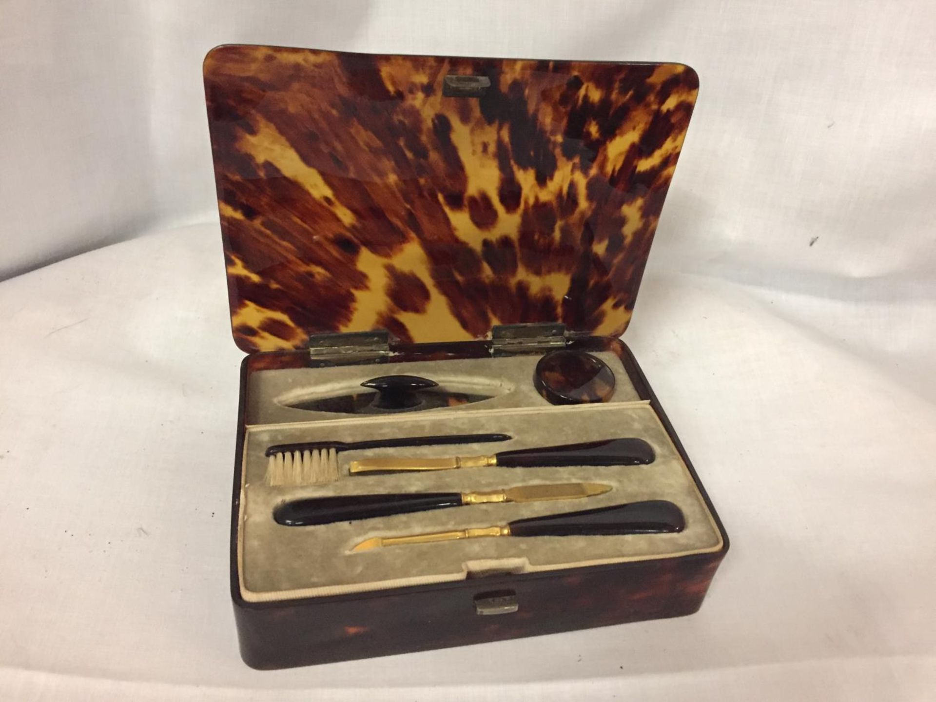 A VINTAGE BOXED NAIL/MANICURE SET