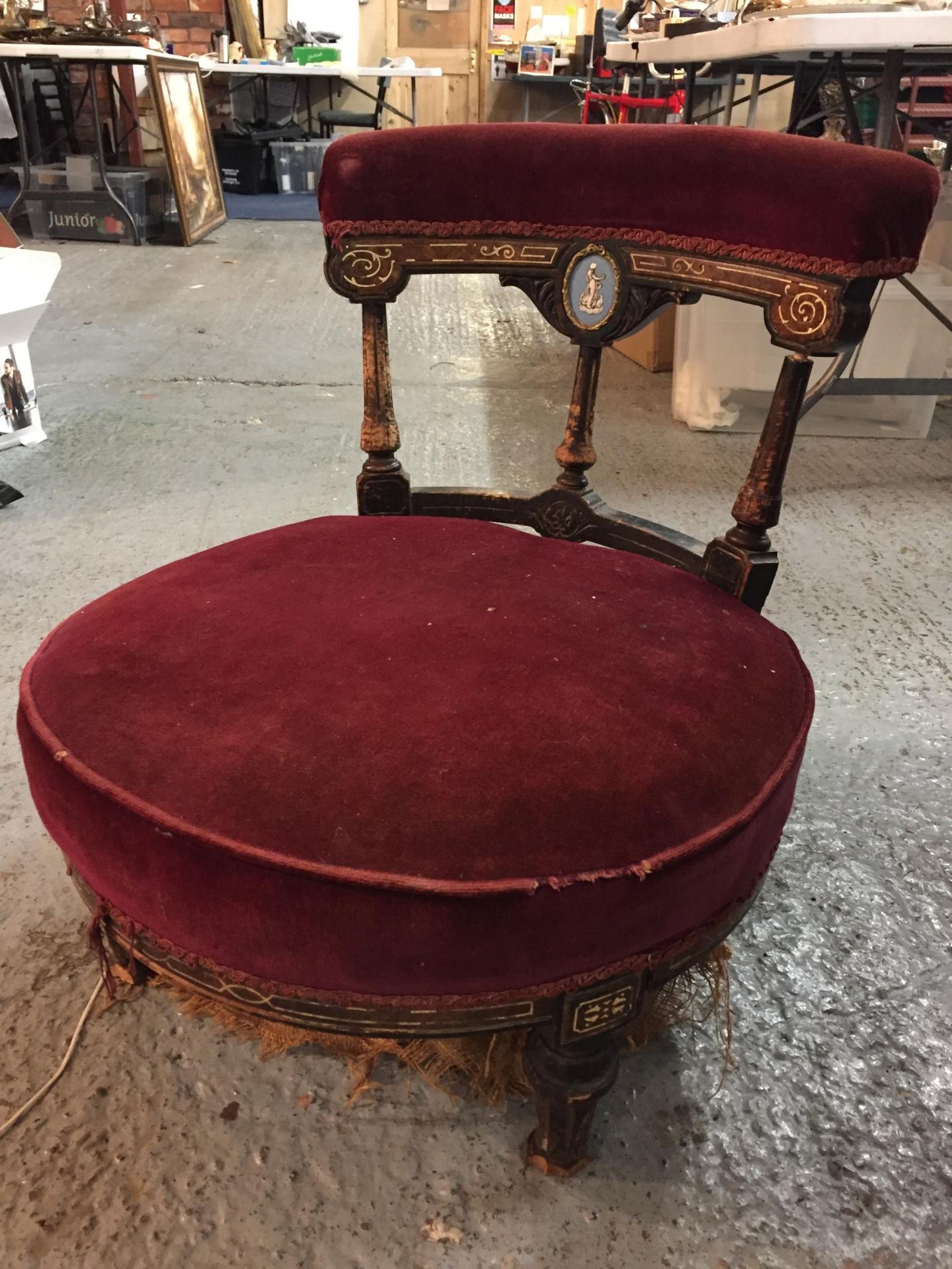 A LOW VICTORIAN PARLOUR CHAIR SEAT HEIGHT 28CM - Image 2 of 3