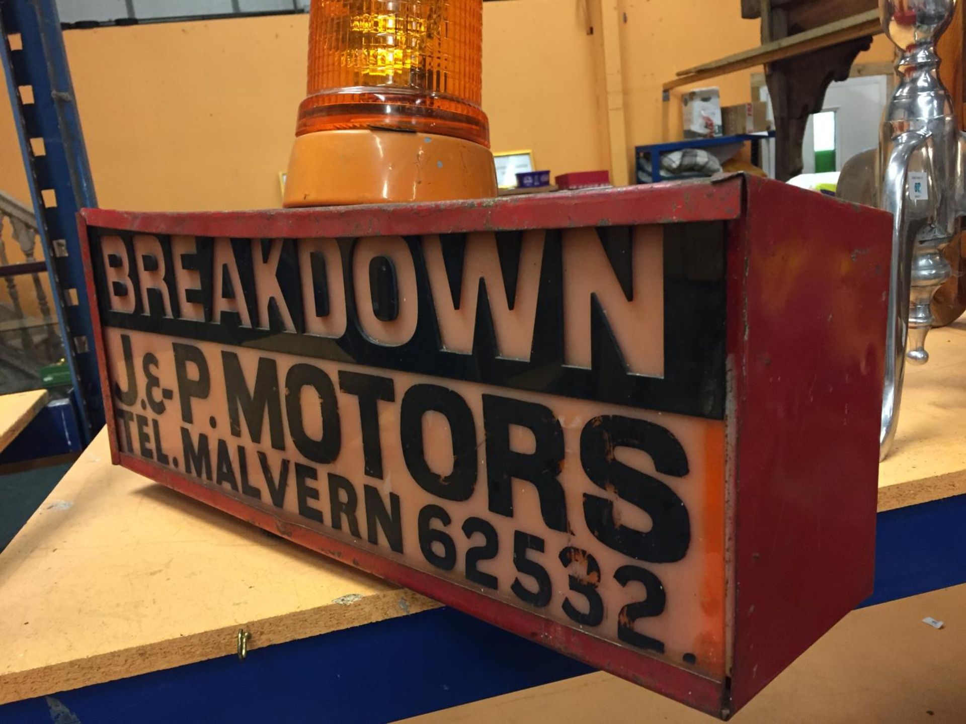 A BREAKDOWN J & P MOTORS MALVERN ILLUMINATED LIGHT BOX SIGN - Image 4 of 5