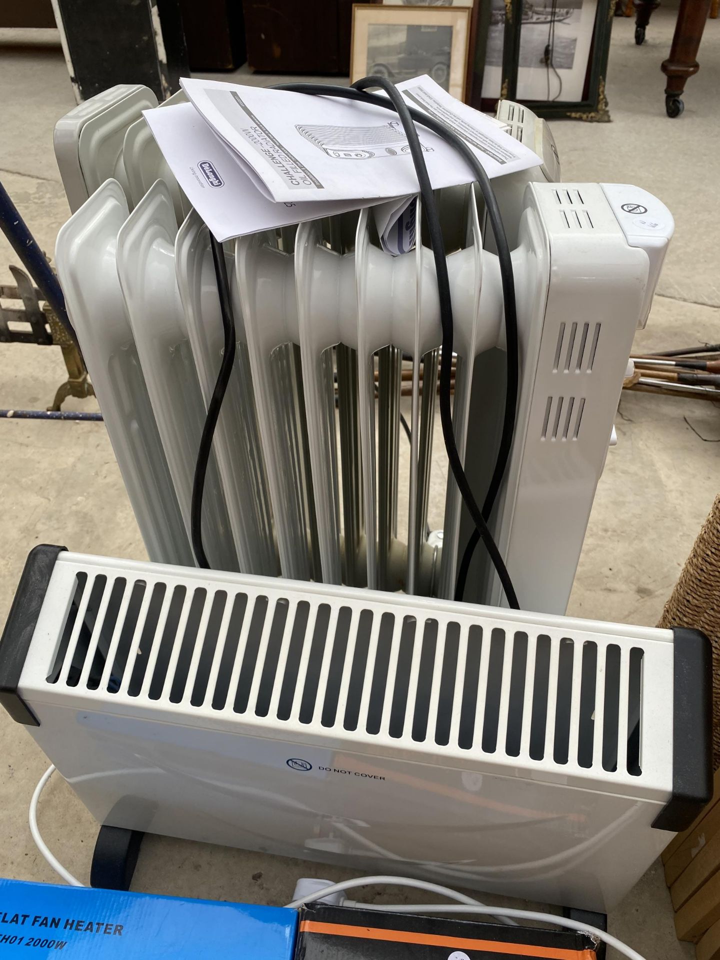 AN ASSORTMENT OF HEATERS TO INCLUDE TWO BOXED FAN HEATERS AND TWO OIL FILLED HEATERS ETC - Image 4 of 4