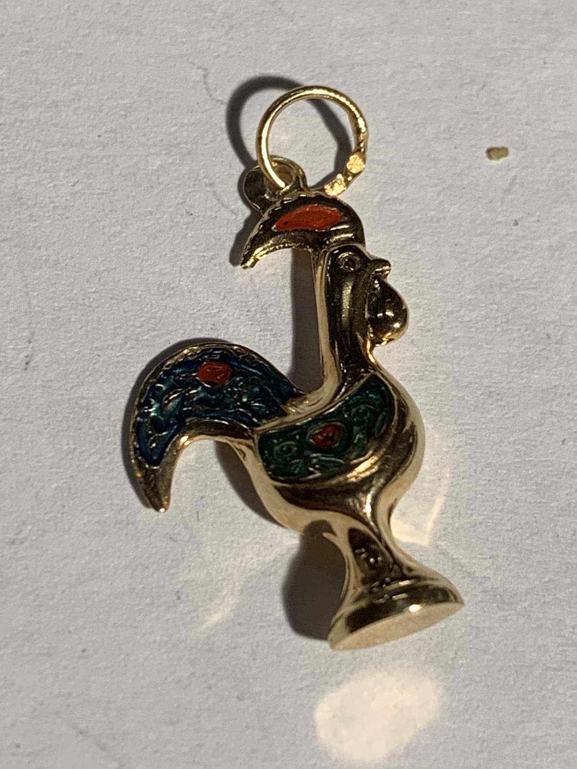 THREE 9 CARAT GOLD CHARMS TO INCLUDE A C, COCKEREL AND A DUCK GROSS WEIGHT 3.7 GRAMS - Image 2 of 4