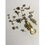 VARIOUS ITEMS OF 9 CARAT GOLD GROSS WEIGHT 9.9 GRAMS