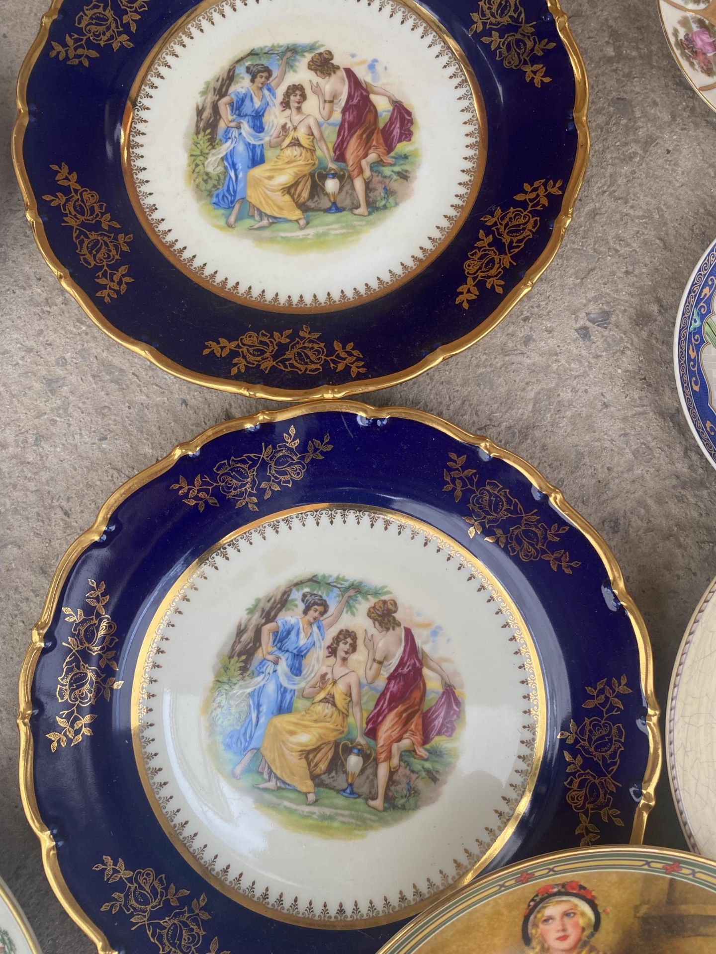 AN ASSORTMENT OF DECORATIVE CERAMIC PLATES TO INCLUDE VARIOUS WEDGWOOD - Image 5 of 5