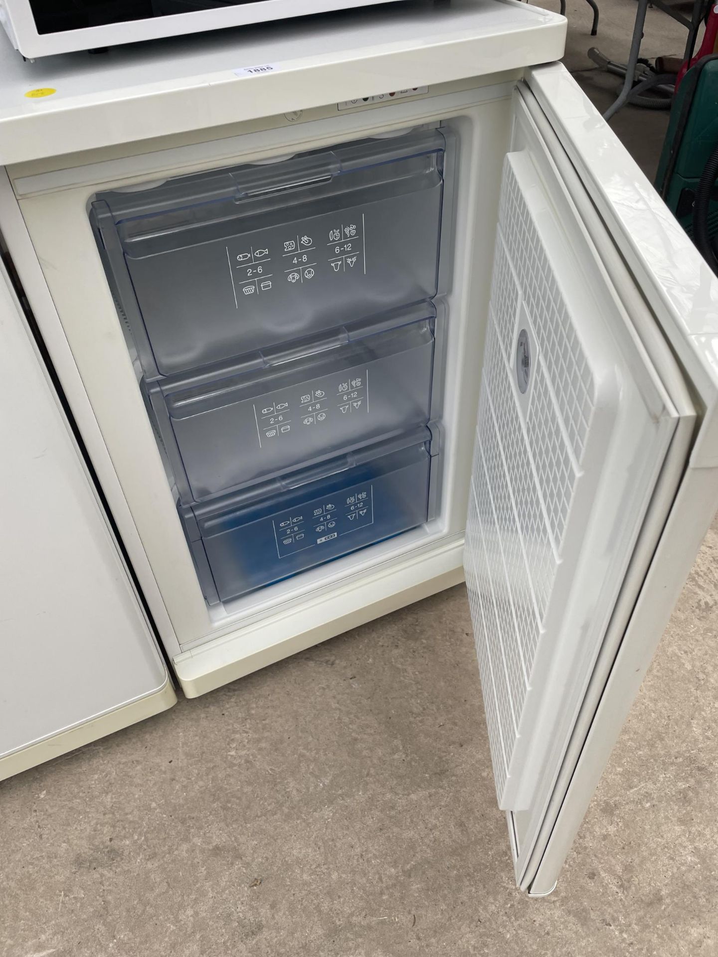 A WHITE BOSCH EXXCEL UNDERCOUNTER FREEZER - Image 2 of 2