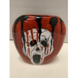 A HANDPAINTED ANITA HARRIS SCREAM VASE SIGNED IN GOLD