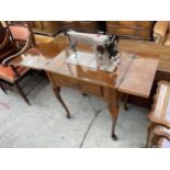 A SINGER ELECTRIC SEWING MACHINE IN A WALNUT AND MAHOGANY CABINET ON CABRIOLE SUPPORTS