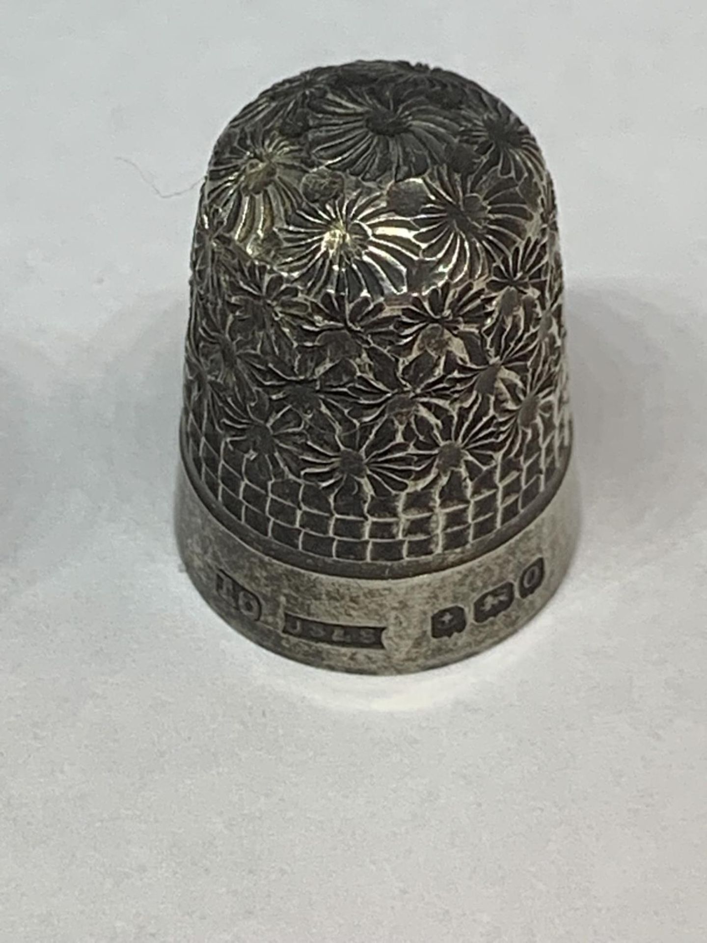 TWO HALLMARKED SILVER THIMBLES - Image 3 of 3